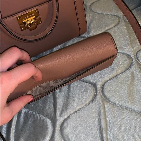 Micheal Kors purse - Picture 6 of 6